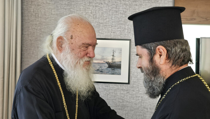 Ο Αρχιεπίσκοπος Αθηνών και πάσης Ελλάδος με τον Αρχιεπίσκοπο Αλβανίας. Φωτογραφία: romfea.gr