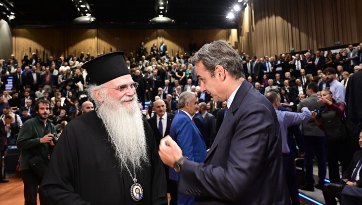 Σεβ. Μητρ. Μεσογαίας Νικόλαος με τον Πρωθυπουργό κ. Κυριάκο Μητσοτάκη. Φώτο: vimaorthodoxias.gr