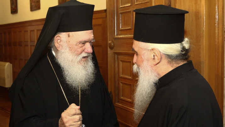 Ο Σινά Συμεών στον Αρχιεπίσκοπο Ιερώνυμο. Φωτογραφία: orthodoxianewsagency.gr