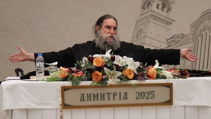 Ο π. Ευάγγελο Παπανικολάου, Ιατρός και Θεολόγος. Φωτογραφία: romfea.gr