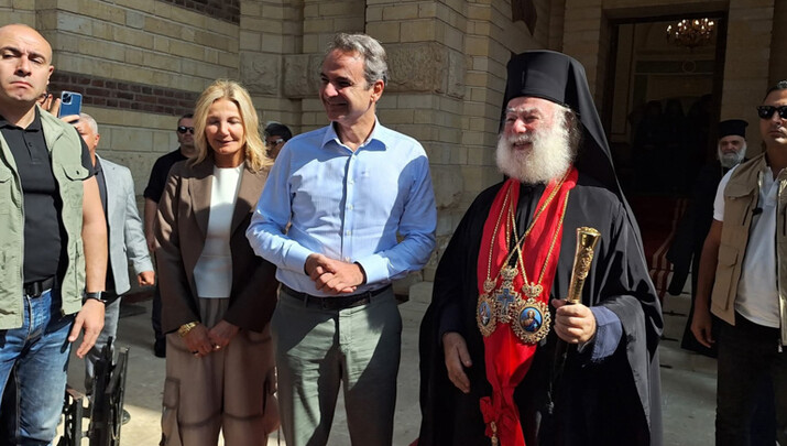 Κυριάκος και Μαρέβα Μητσοτάκη με Πατριάρχη Αλεξανδρείας. Φωτογραφία: romfea.gr
