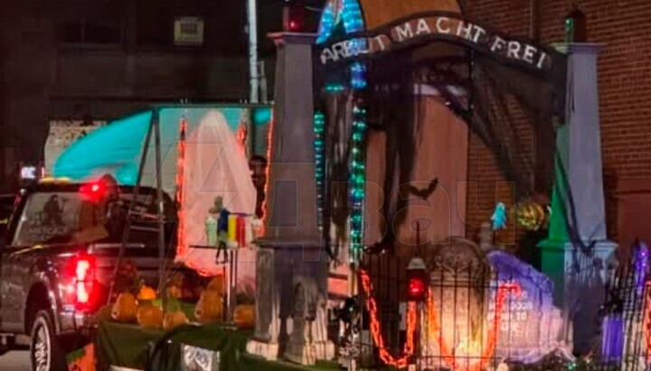 Σκηνή από ένα καθολικό σχολείο στο Χάλοουιν