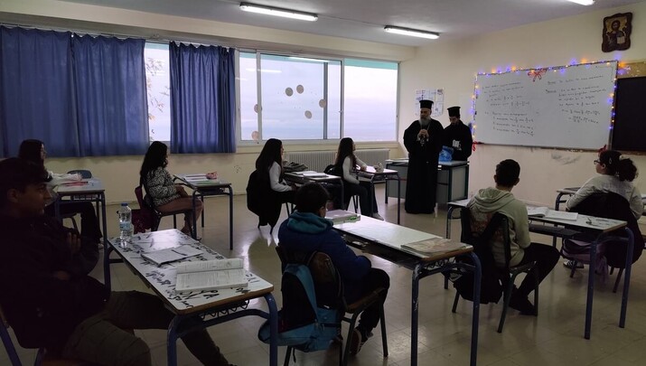 Η φωνή της Εκκλησίας στα σχολεία: Η Καινή Διαθήκη στα χέρια των μαθητών - Φωτογραφία: orthodoxianewsagency.gr