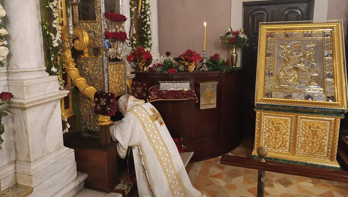 «Ο Άγιος είναι παρών, αγκαλιάζει τους πάντας, δικαίους και αμαρτωλούς, όσους προσφεύγουν ακόμη κι αν η πίστη τους είναι ελλιπής, και του ζητούμε να εκπληρώνει τα αιτήματά μας».