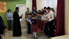 Χριστουγεννιάτικη γιορτή των Κατηχητικών Σχολείων στην Αίγινα (ΦΩΤΟ)