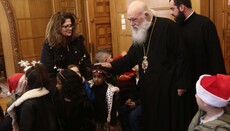 Χριστουγεννιάτικα Κάλαντα στον Αρχιεπίσκοπο (ΦΩΤΟ)