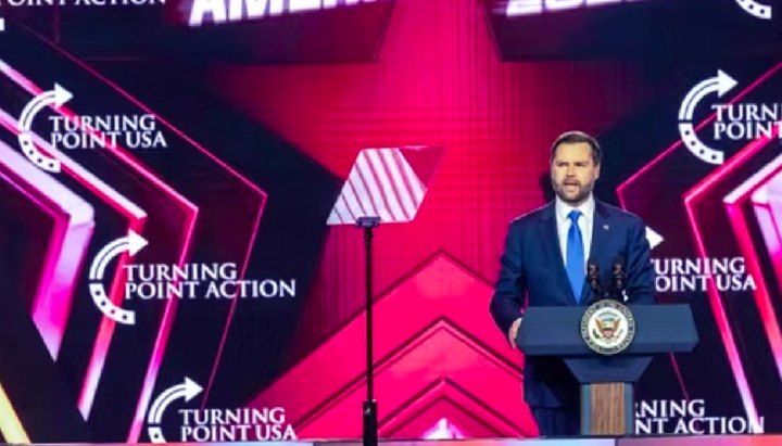 Βανς: Στην Αμερική δεν χρειάζεται πλέον να ζητάμε συγγνώμη για λευκή καταγωγή