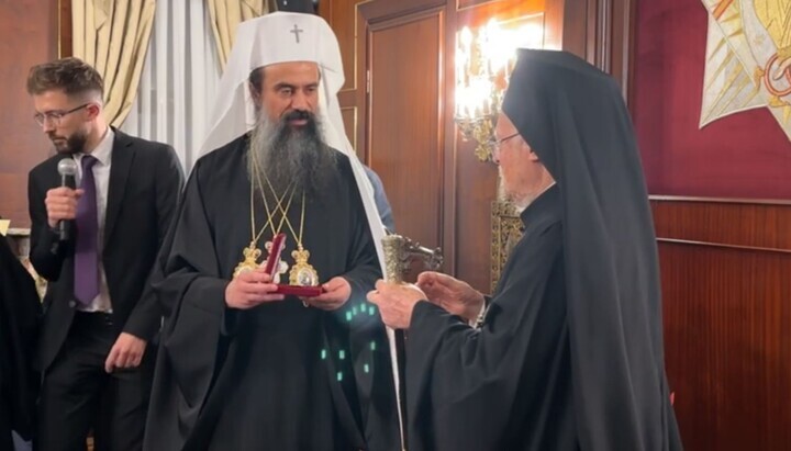 Παράσημο για συμβολή στην υπέρβαση σχίσματος στον Οικουμενικό από Βουλγαρίας Δανιήλ