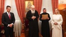 Ο Αρχιεπίσκοπος τίμησε την κα Παρασκευή Μπουζάλη και τον κ. Δημήτρη Τρυφωνόπουλο