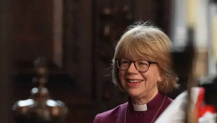 Σάρα Μάλαλι: Η πρώτη γυναίκα Αρχιεπίσκοπος Καντερβέρης ανέλαβε καθήκοντα