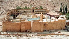 Ενα πεντάστερο σαλέ αλλάζει την εικόνα της Μονής Σινά