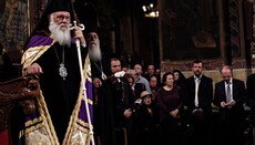 Αρχιεπίσκοπος: «Πονάει η ψυχή μου για τις εικόνες και την ελληνική σημαία»