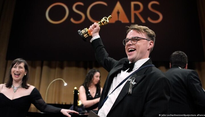 Καθαιρεμένος ιερέας καθαγιάζει το Όσκαρ για το «Mr. Nobody» σε ναό των Παρισίων