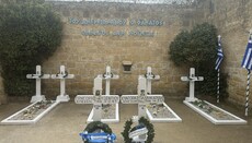 Φυλακισμένα Μνήματα: Το «εθνικό εικονοστάσι» της Κύπρου τιμά τους ήρωες