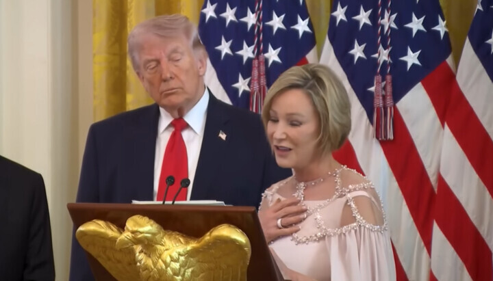 Λευκός Οίκος: Πάστορες συγκρίνουν τον Τραμπ με τον Χριστό και την Εσθήρ