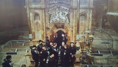 Με βραχιολακι οι πιστοί στα Ιεροσόλυμα για το Άγιο Φως