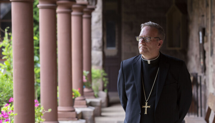 Αμερικανός επίσκοπος κάλεσε τον Τραμπ να ζητήσει συγγνώμη από τον πάπα της Ρώμης