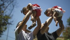 Περιστατικά φρίκης από ομοφυλόφιλα ζευγάρια ανδρών σε βρέφη!