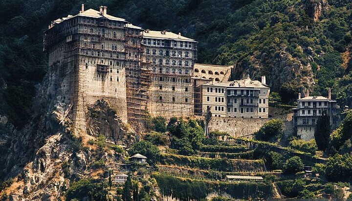 Άγιον Όρος: «Πολιορκία» από 1.500 προσκυνητές καθημερινά – Στα όρια η Αθωνική Πολιτεία