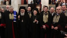 Οικουμενικός Πατριάρχης και Αρχιεπίσκοπος στη Μεγάλη Αίθουσα του Πανεπιστημίου Αθηνών