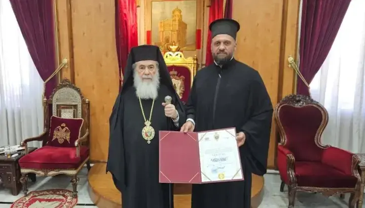Ο Προκαθήμενος της Ρουμανικής Εκκλησίας τίμησε τον Πατριάρχη Θεόφιλο με παράσημο