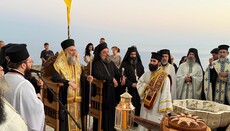 Τρισαρχιερατικός εορτασμός Προφήτου Ηλιού στη Σαντορίνη