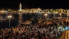 Λιτανεύτηκε το Ιερό Σκήνωμα του Αγίου Διονυσίου στη Ζάκυνθο