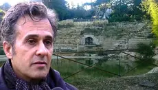 Έχτισε «αρχαίο ελληνικό» θέατρο και εξαπατούσε τουρίστες στην Ιταλία