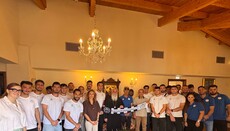 Η ποδοσφαιρική ομάδα του Παναιγιάλειου στον Μητροπολίτη Καλαβρύτων