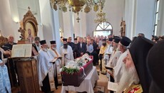 Σε κλίμα συγκίνησης η εξόδιος ακολουθία του π. Χρήστου Παπά στο Αλύκο