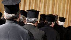 Ο Ι.Σ.Κ.Ε. διαψεύδει επιστολή προς την Ιερά Σύνοδο για το ράσο