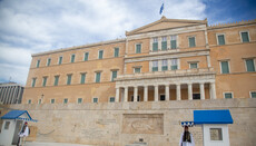 Αντιπαράθεση στη Βουλή για το σχέδιο συμφωνίας της Μονής Σινά