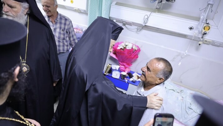 Ο Πατριάρχης Θεόφιλος επισκέφθηκε τους τραυματίες στο Καράκ.