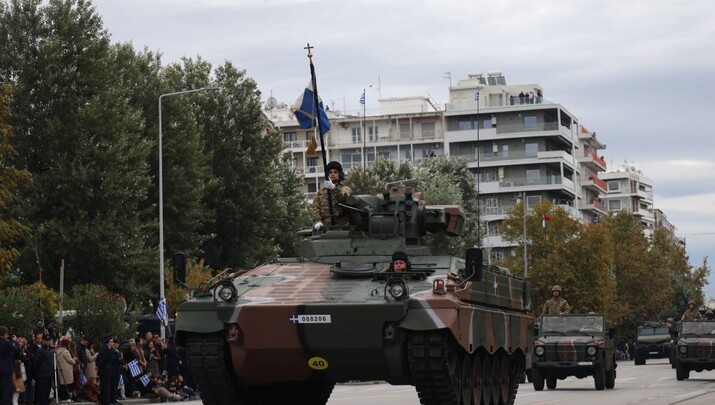 Ο Αρχ. Ιερώνυμος και ο Πρωθυπουργός παρευρέθησαν την στρατιωτική παρέλαση