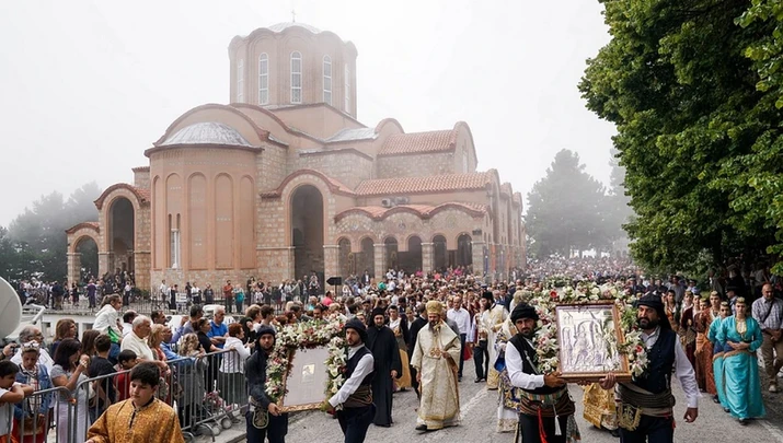 Οι Μητροπολίτες Παντελεήμων και Πρόδρομος αποχαιρετούν την Παναγία Σουμελά