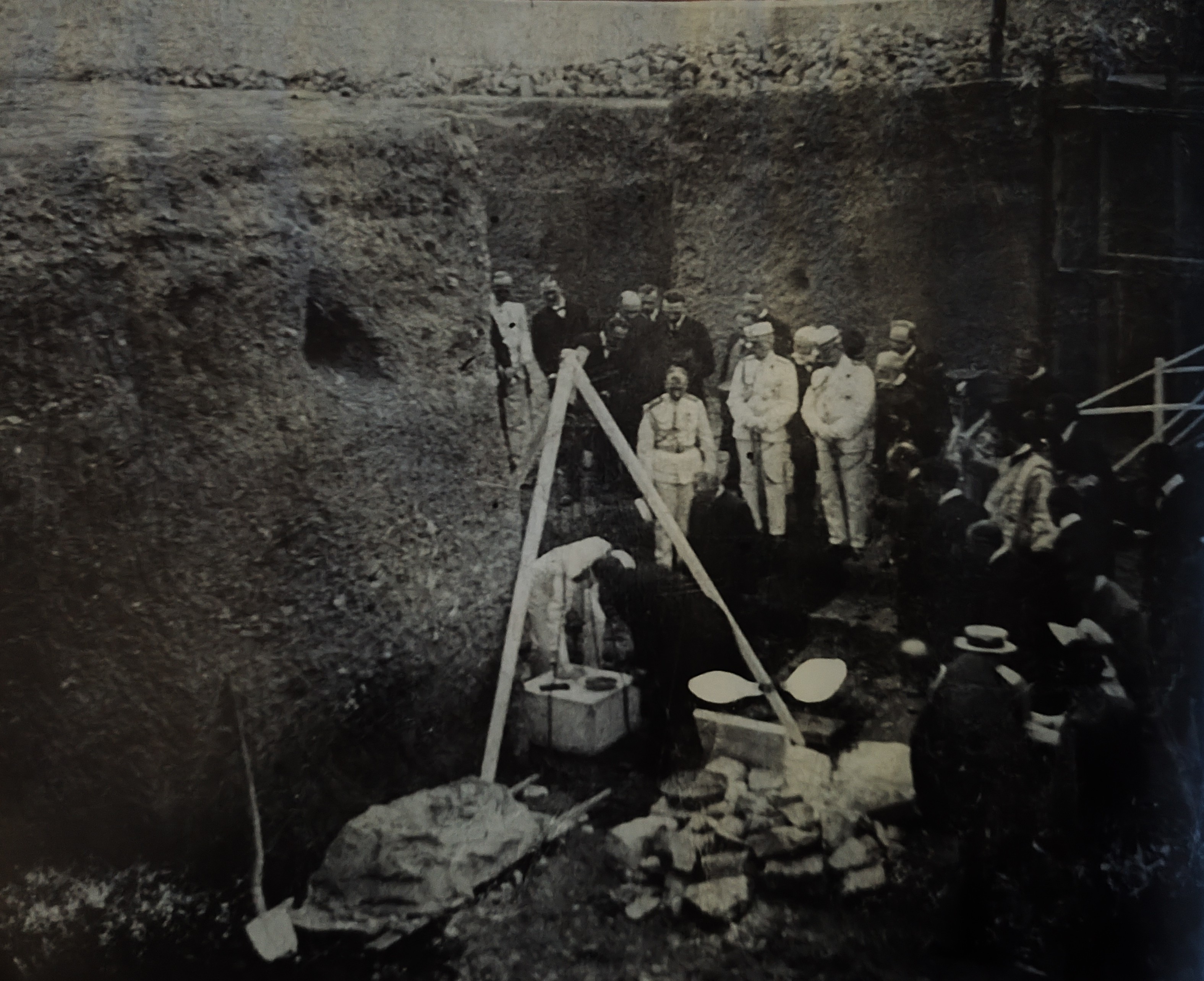 2β-θεμελιωση υπό Γεωργίου α΄.jpg (1.22 MB)