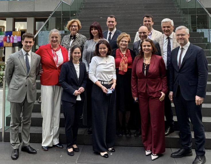 Ohne_Titel_2.001_2.jpeg (431 KB)