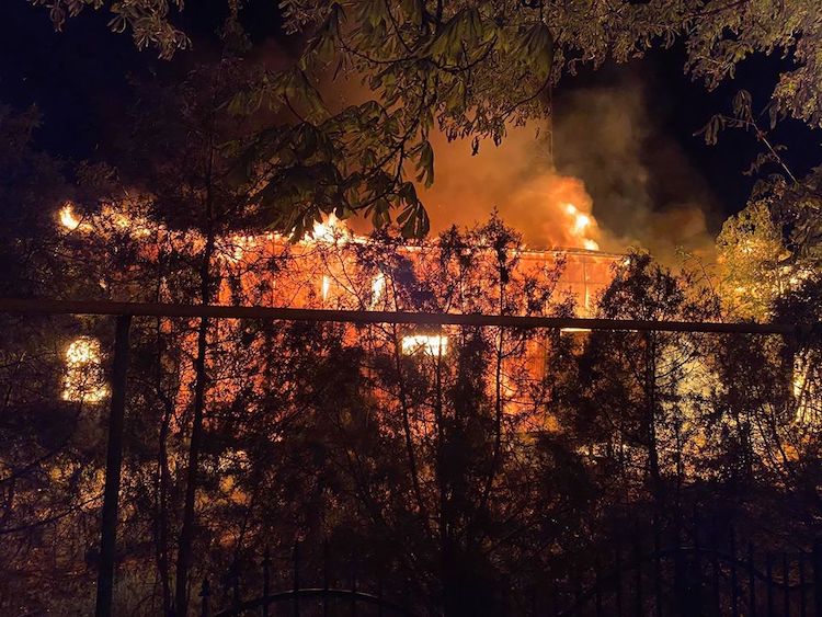 Ποιος και τι είναι πίσω από εμπρησμούς των ορθόδοξων μοναστηριών και ναών фото 4