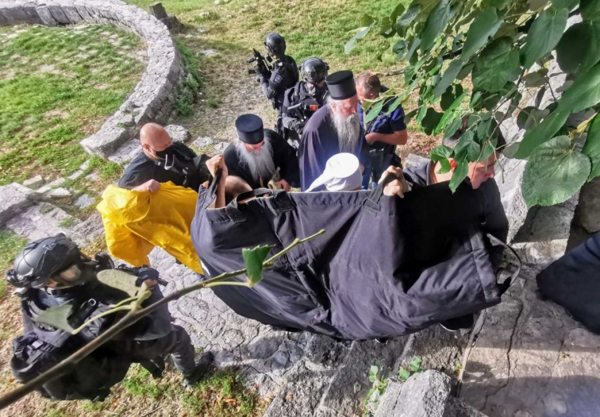 Ταραχές εθνικιστών στο Μαυροβούνιο και προβολές για την Ουκρανία фото 4