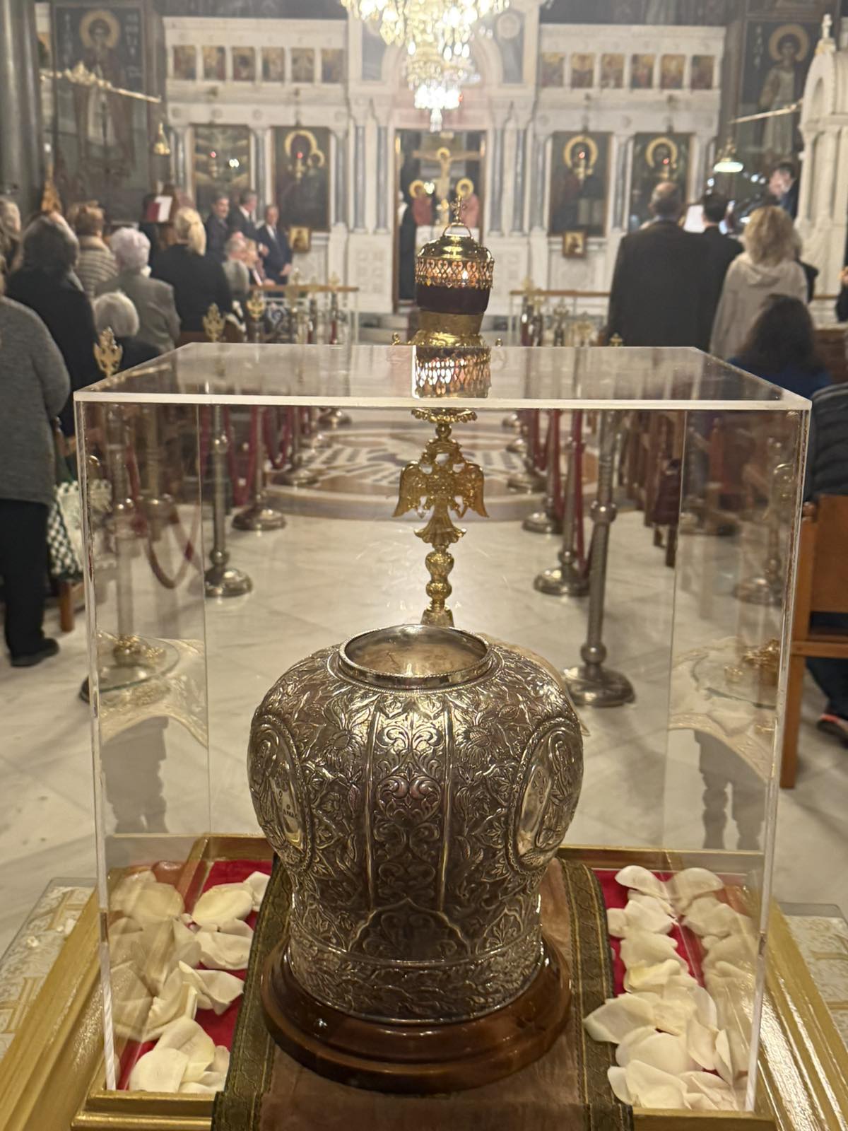 Όταν ο «άγιος» των γραμμάτων συνάντησε τον Άγιο… фото 2