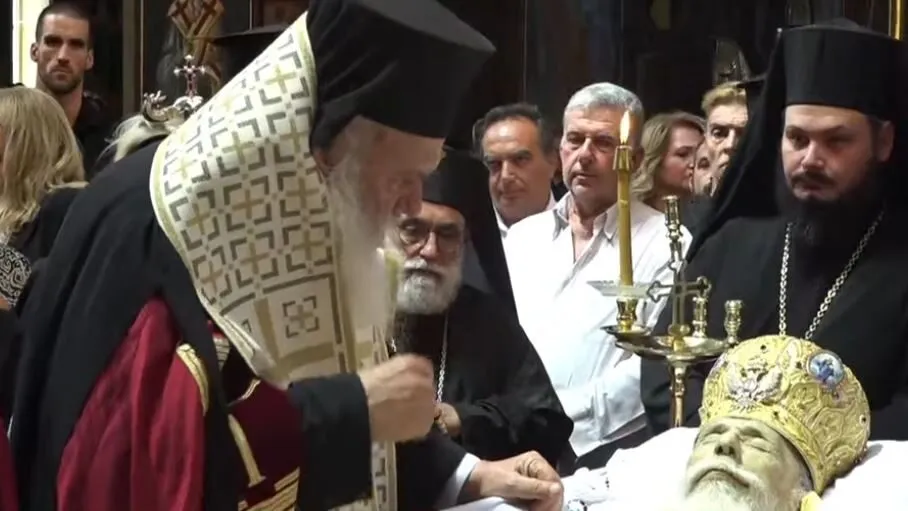 Το “ύστατο χαίρε” στον Μητροπολίτη Κορίνθου κυρό Διονύσιο фото 2