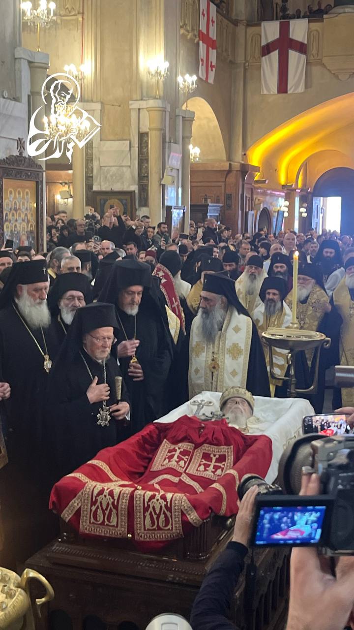 Η Εξόδιος Ακολουθία του Πατριάρχη Γεωργίας Ηλία Β' фото 18