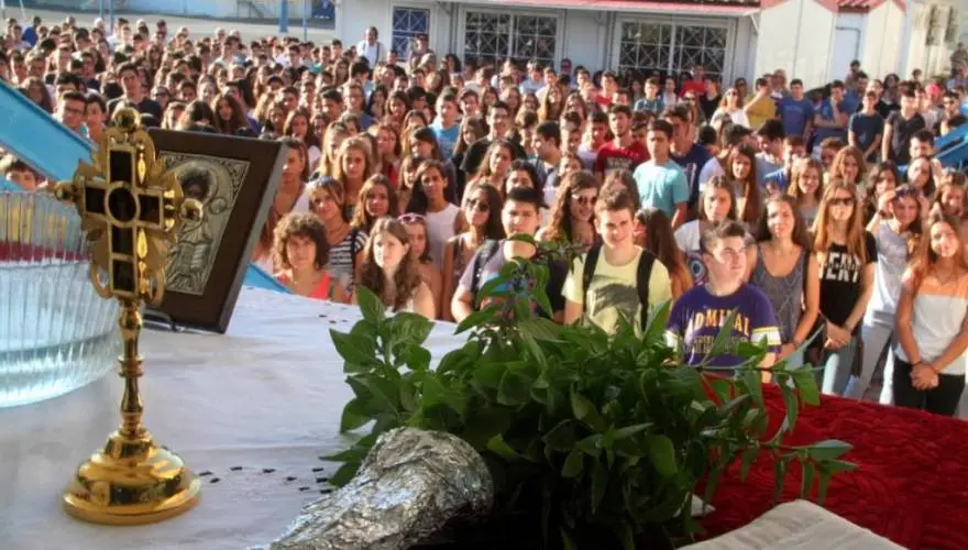 ΠΡΟΣΕΥΧΗ ΣΤΑ ΣΧΟΛΕΙΑ