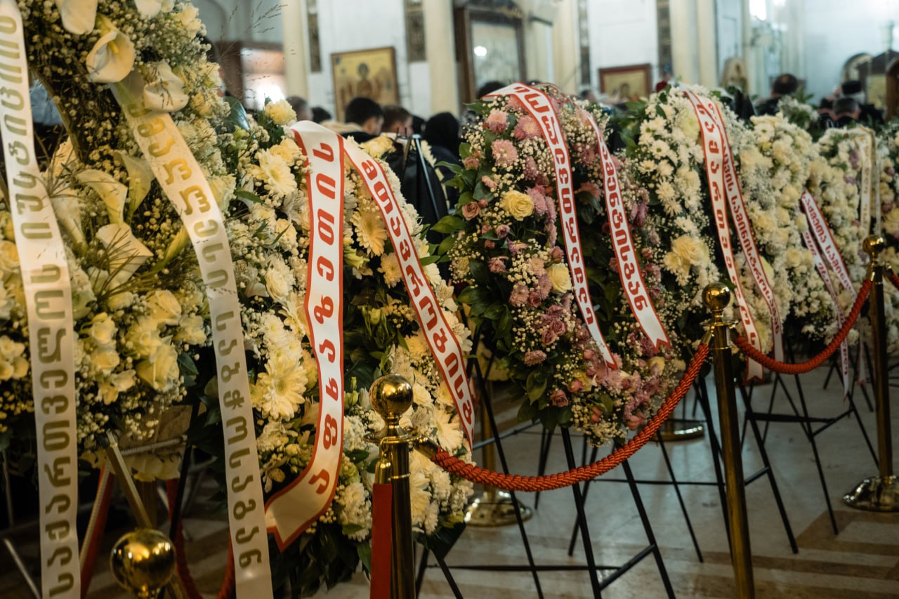 Λαοθάλασσα στην Τιφλίδα για τον Πατριάρχη Ηλία Β' - μια φωτογραφία 1