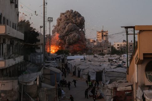 al-muttaqin-485x323.jpg (29 KB)