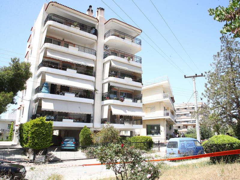 Συναγερμός στην Ηλιούπολη: Δύο 17χρονες έπεσαν από ταράτσα πολυκατοικίας - μια φωτογραφία 1