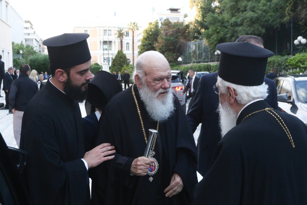Ο Πρόεδρος της Κύπρου στην Ολομέλεια της Βουλής παρουσία του Αρχιεπισκόπου - μια φωτογραφία 1