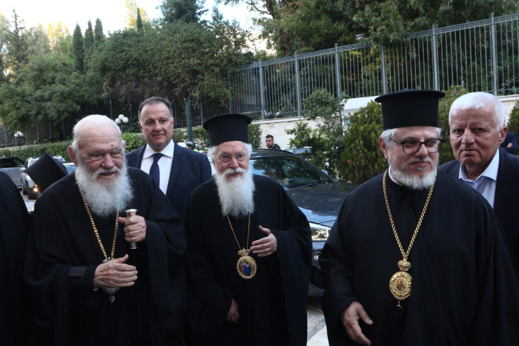 Ο Πρόεδρος της Κύπρου στην Ολομέλεια της Βουλής παρουσία του Αρχιεπισκόπου - μια φωτογραφία 4
