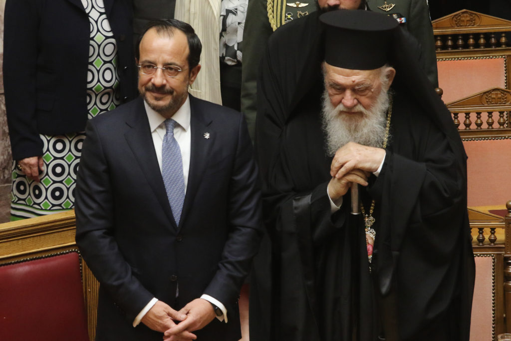 Ο Πρόεδρος της Κύπρου στην Ολομέλεια της Βουλής παρουσία του Αρχιεπισκόπου - μια φωτογραφία 6