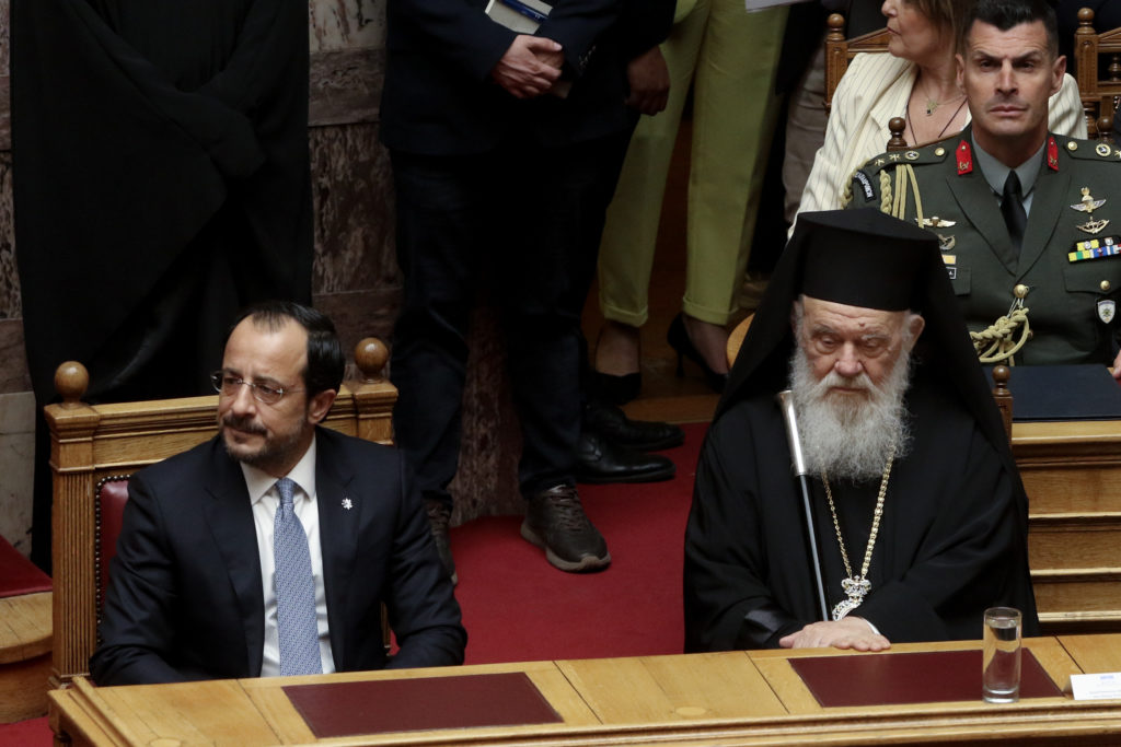 Ο Πρόεδρος της Κύπρου στην Ολομέλεια της Βουλής παρουσία του Αρχιεπισκόπου - μια φωτογραφία 8